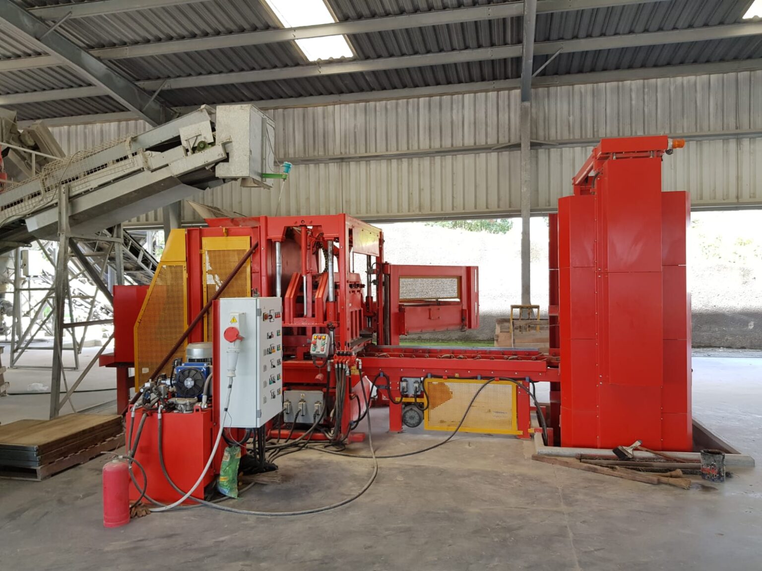 CADONA’ STATIONARY BLOCK MACHINE RD1053 IN GHANA – Block Machines ...